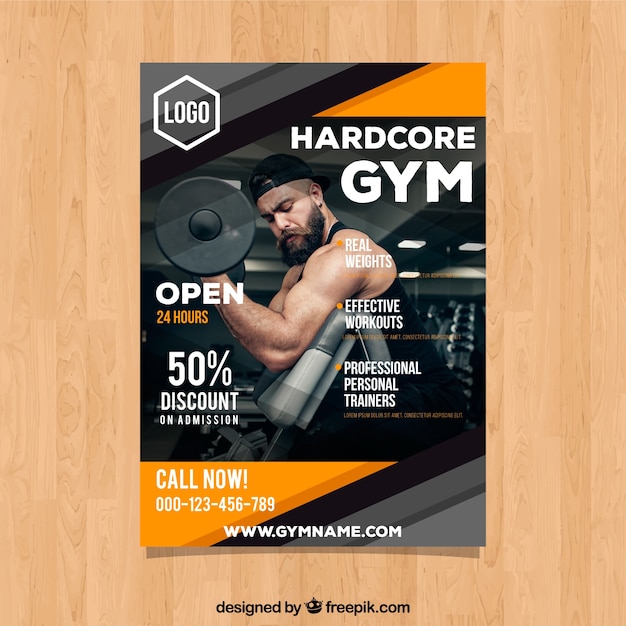 Plantilla de cover de gimnasio con imagen de hombre entrenando