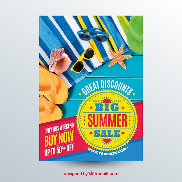 Plantilla de flyer azul de rebajas de verano con imagen