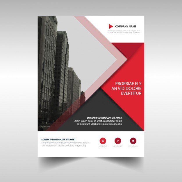 Plantilla de folleto corporativo geométrico rojo con triángulos