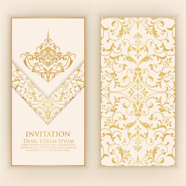 plantilla de invitación con adornos de damasco dorado
