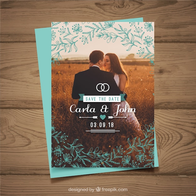 Vector gratuito plantilla de invitación de boda con pareja