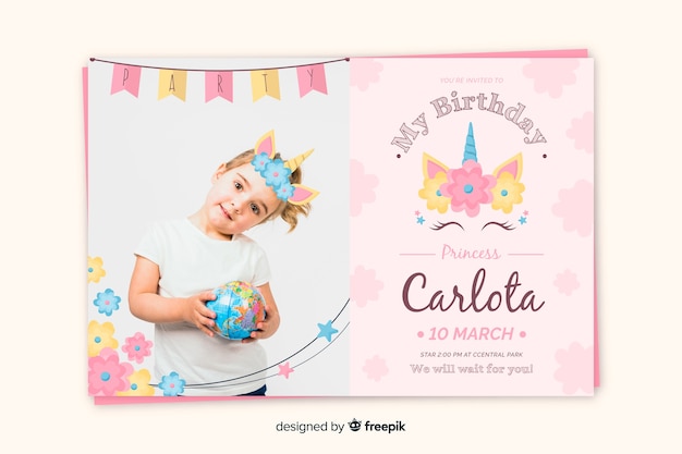 Vector gratuito plantilla de invitación de cumpleaños con niña