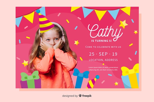 Vector gratuito plantilla de invitación de cumpleaños para niños con foto