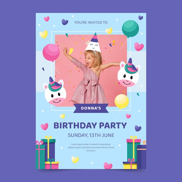 Plantilla de invitación de cumpleaños vertical de unicornio plano con foto