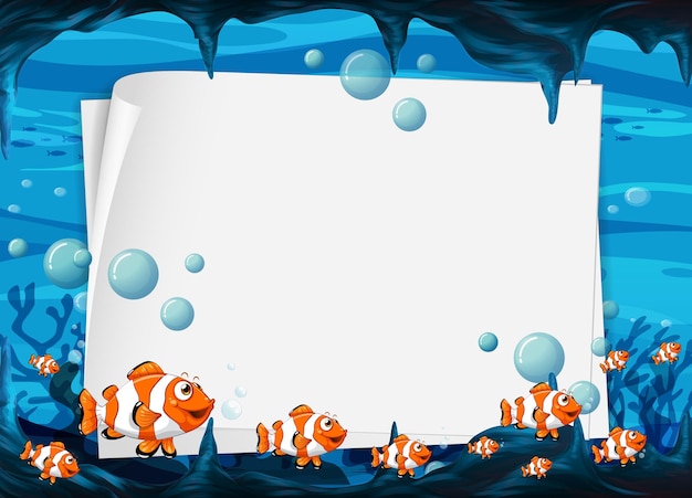 Plantilla de papel en blanco con personaje de dibujos animados de peces exóticos en la escena submarina