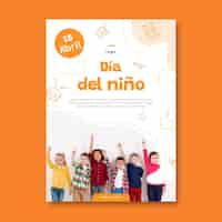 Vector gratuito plantilla plana de póster vertical del día del niño en español