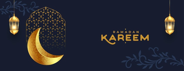 Vector gratuito ramadán kareem luna dorada y linternas diseño de banner decorativo