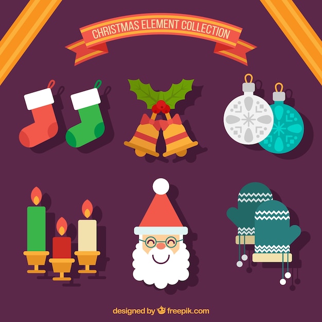 Vector gratuito santa sonriente con otros artículos listos para la navidad