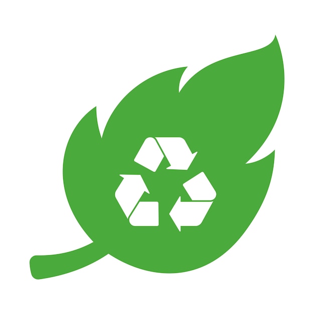Señal de reciclaje en la hoja verde
