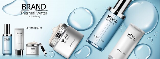 Set de cosmética de agua termal con esencia facial, hidratante y crema. Fondo de burbujas azules