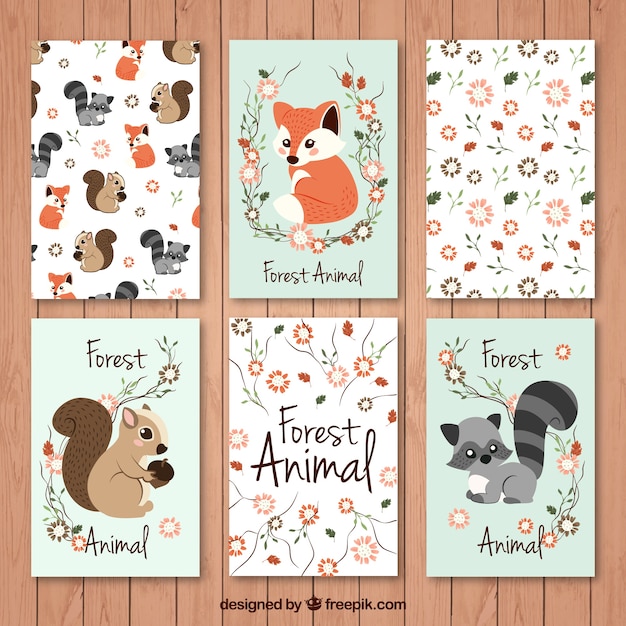 Vector gratuito set de tarjetas de bonitos animales del bosque con detalles florales