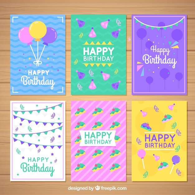 Set de tarjetas de cumpleaños de colores en diseño plano 