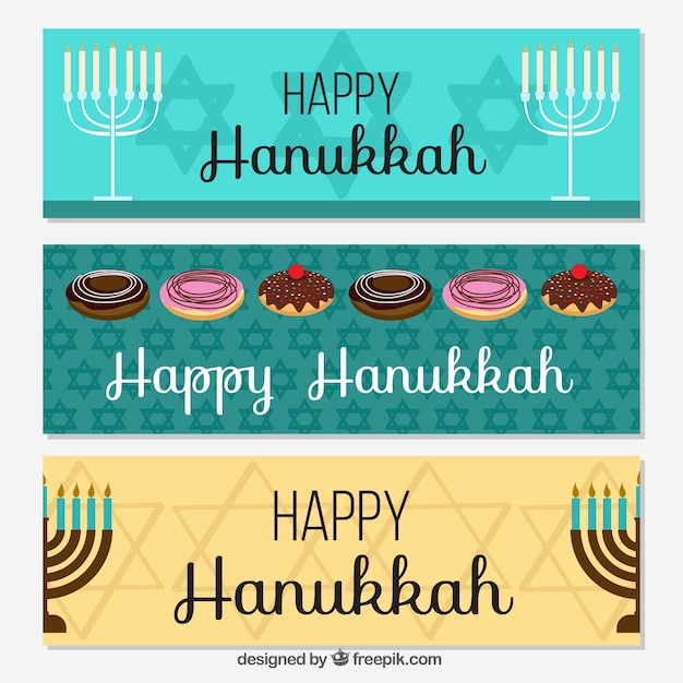 Vector gratuito set de tres banners con candelabros y dulces para hanukkah