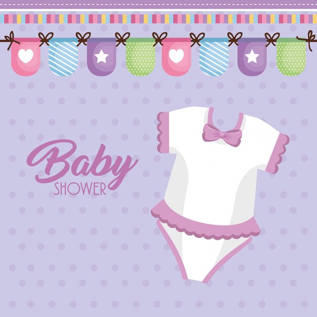 tarjeta de baby shower con ropa