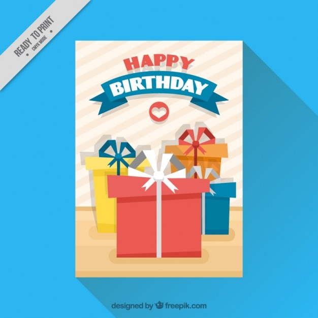 Vector gratuito tarjeta de cumpleaños con presentes