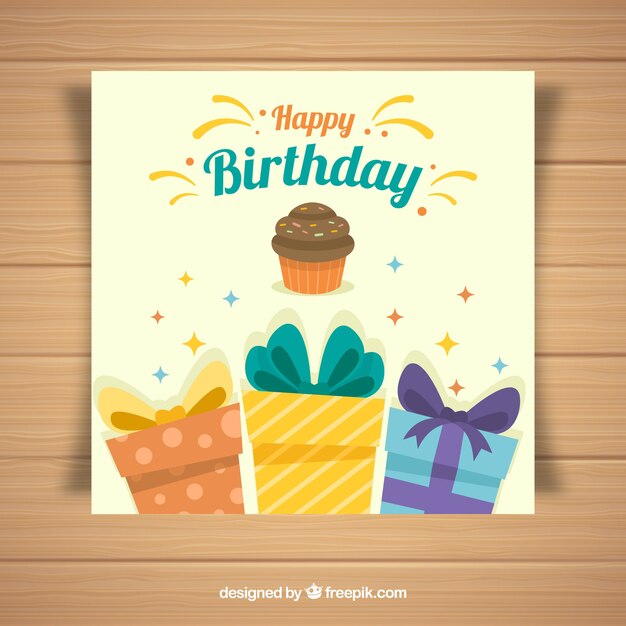 Tarjeta de feliz cumpleaños con tarta y regalos en estilo plano