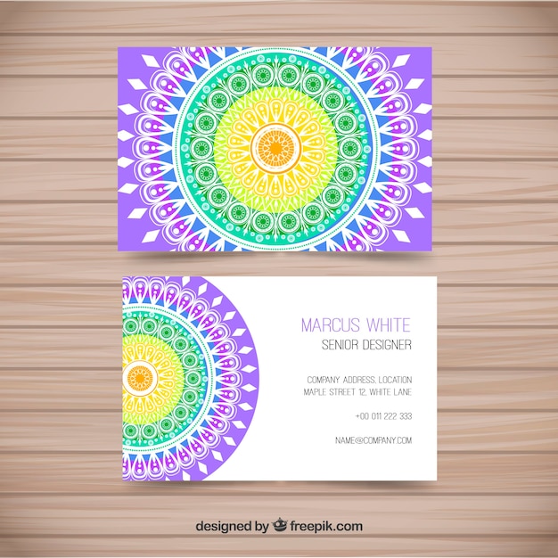 Vector gratuito tarjetas de negocios con mandala colorido