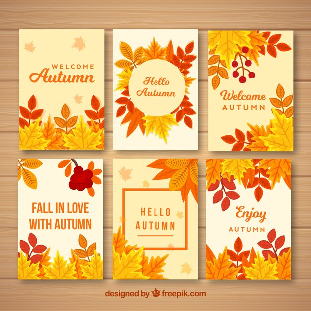 Tarjetas otoñales con hojas y colores cálidos