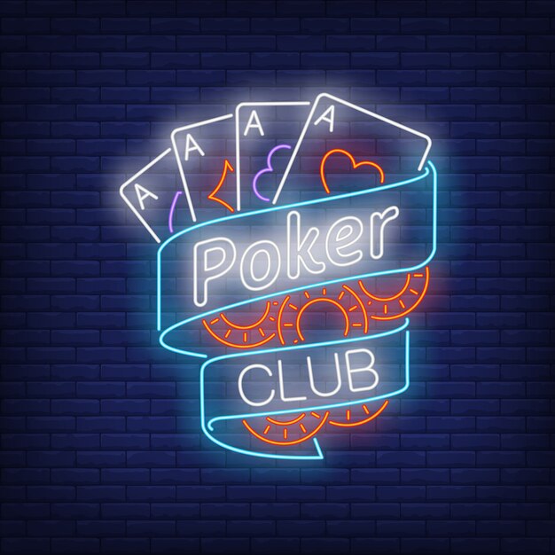 Texto de neón del club de póker en cinta con naipes y fichas