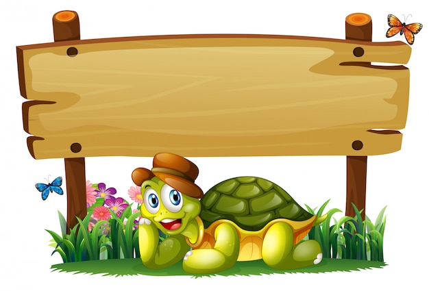 Una tortuga sonriente debajo de la tabla de madera vacía