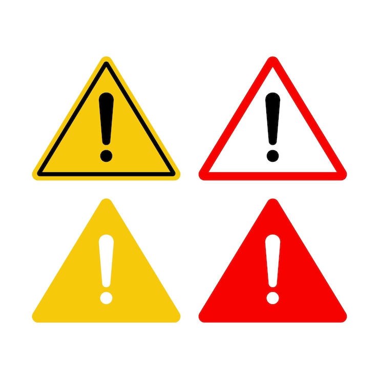 Vector gratuito triángulos de advertencia conjunto de cuatro
