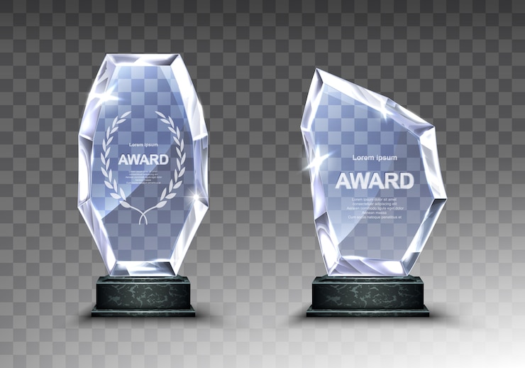 Vector gratuito trofeo de vidrio o acrílico premio al ganador realista