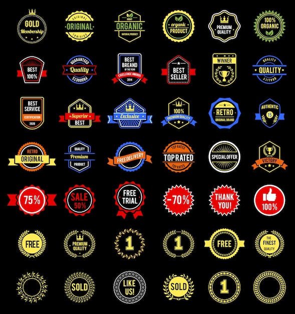 Varias insignias y etiquetas.