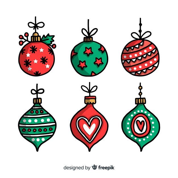 Variedad de bolas de navidad sobre fondo blanco.