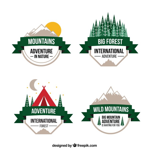 Variedad de bonitas insignias de aventuras con una cinta verde