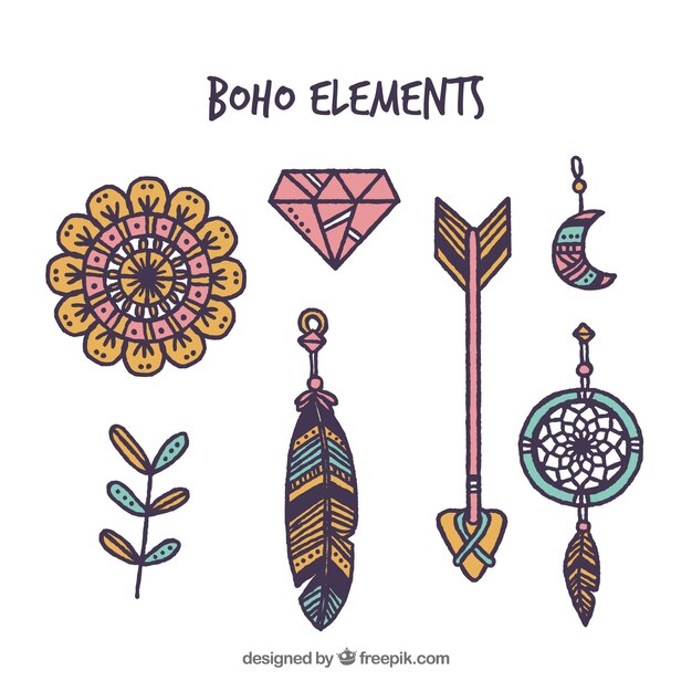 Variedad de objetos boho decorativos