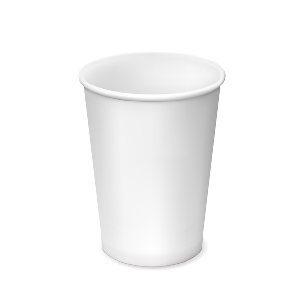 Vaso de papel blanco pequeño aislado en blanco