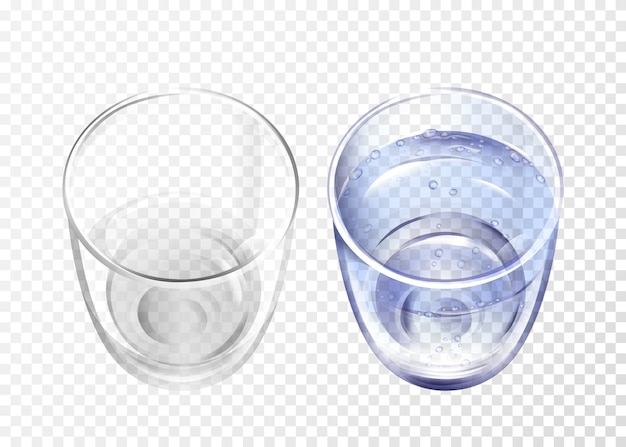 Vaso realista vacío y taza con agua azul sobre fondo transparente.