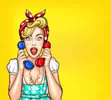 Vector gratuito vector ilustración de arte pop de una mujer rubia sorprendido emocionado con un receptor de dos teléfonos en su mano.