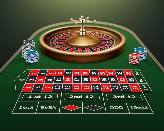 Vector de mesa de ruleta de casino realista, rueda y fichas negras, rojas, azules aisladas sobre fondo verde