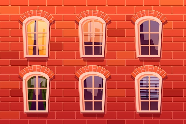 Ventanas arqueadas clásicas en la pared de ladrillo roja