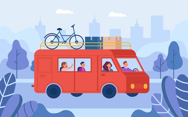 Viaje familiar por carretera en furgoneta ilustración vectorial plana. Madre, padre e hijos viajando en camión o camper durante las vacaciones de verano, pasando tiempo juntos y divirtiéndose. Aventura, concepto de viaje