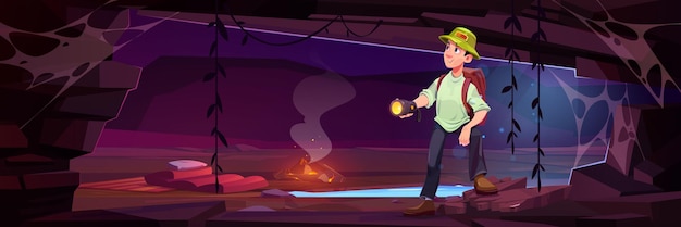 Viajero masculino de pie en cueva con linterna Ilustración de dibujos animados vectoriales de hombre feliz con mochila explorando gruta de montaña lianas de lago subterráneo en fogata de pared y saco de dormir en el suelo