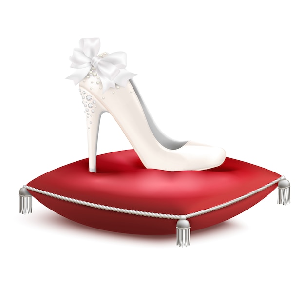 Vector gratuito zapato nupcial de fiesta de princesa de tacón alto decorado en blanco sobre almohada de satén rojo composición realista