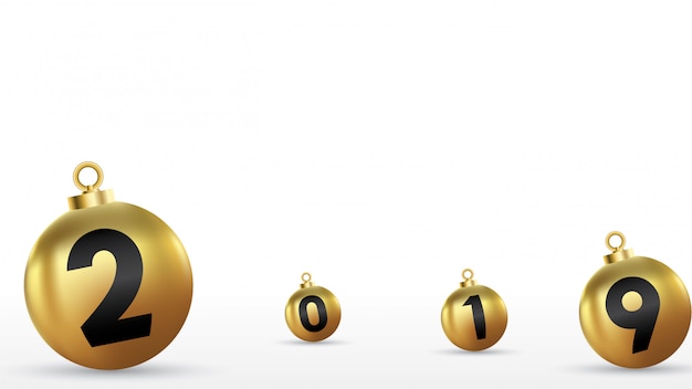 2019 Feliz año nuevo con bolas navideñas de colores.