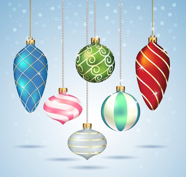 Adornos de bolas de Navidad colgando de hilo de oro
