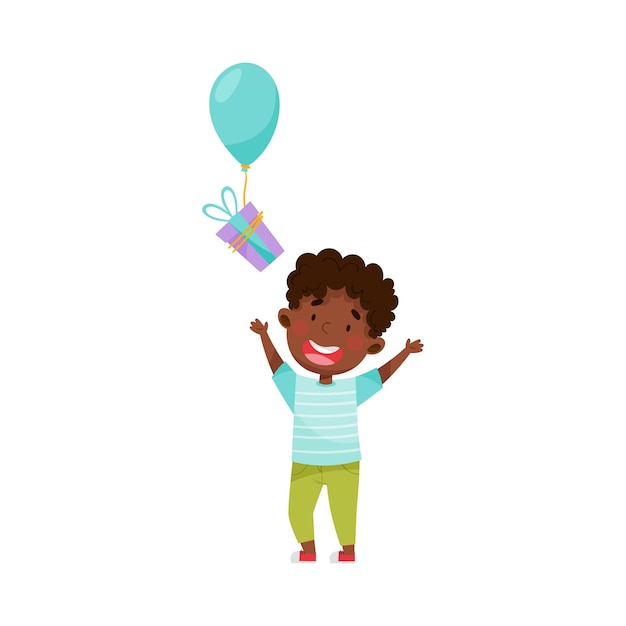 Vector alegre personaje de niño afroamericano atrapando caja de regalo con ilustración vectorial de globo