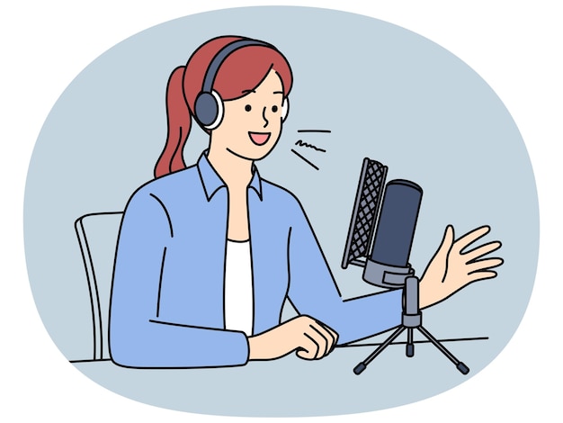 Anfitrión femenino en auriculares habla en micrófono