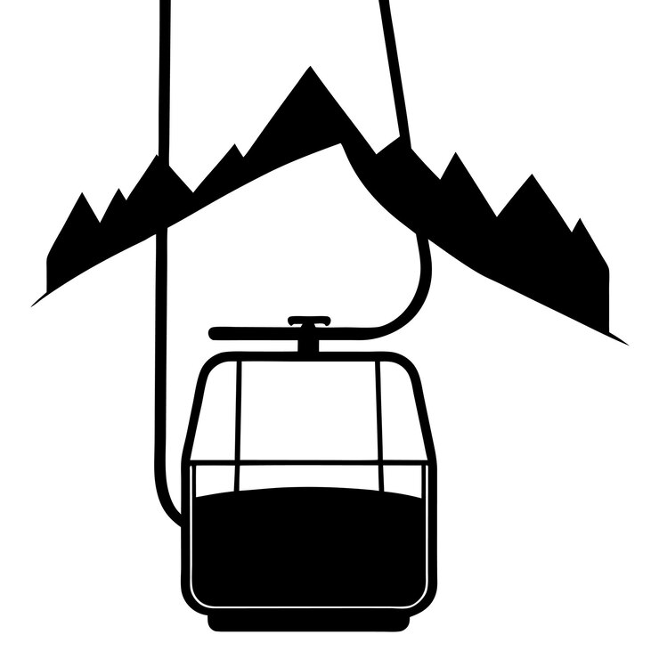 El ascensor de esquí sobre los picos de las montañas
