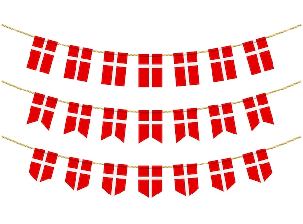 Bandera de Dinamarca contra las cuerdas sobre fondo blanco. Conjunto de banderas del empavesado patriótico. Decoración del empavesado de la bandera de Dinamarca