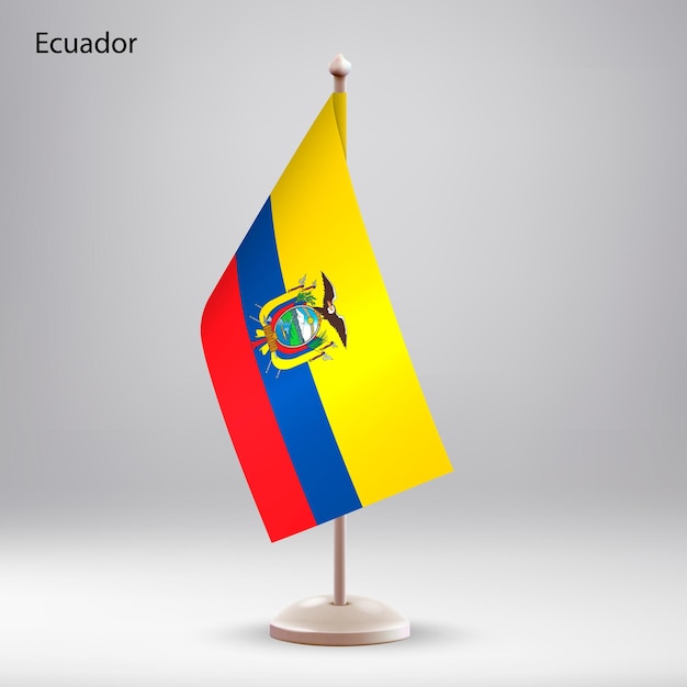 La bandera de Ecuador colgando en un soporte de bandera