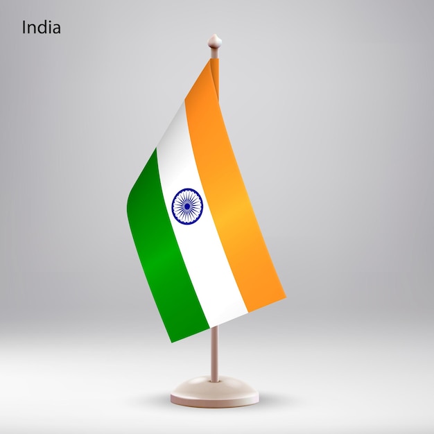 La bandera de la India colgando en un soporte de bandera