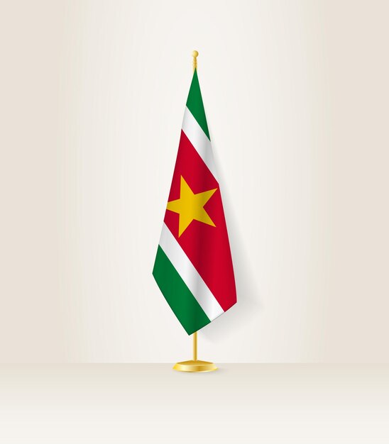 Bandera de Surinam en un soporte de bandera