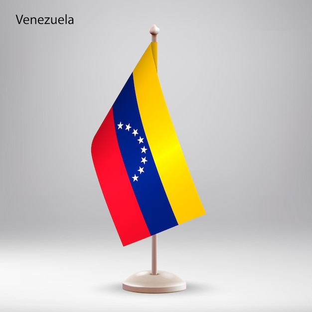 La bandera de Venezuela colgando en un soporte de bandera