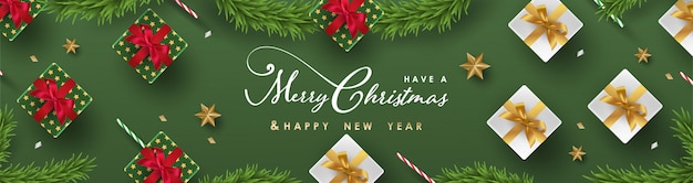 Banner de feliz Navidad y feliz año nuevo con objetos festivos realistas