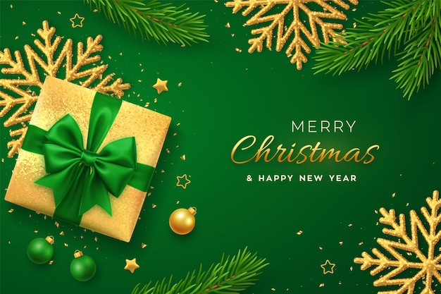 Banner de Navidad. Caja de regalo de oro realista con lazo verde, copo de nieve brillante, estrellas doradas, ramas de pino, confeti, bolas. Fondo de Navidad, cartel horizontal, tarjetas de felicitación, sitio web de encabezados. Vector.